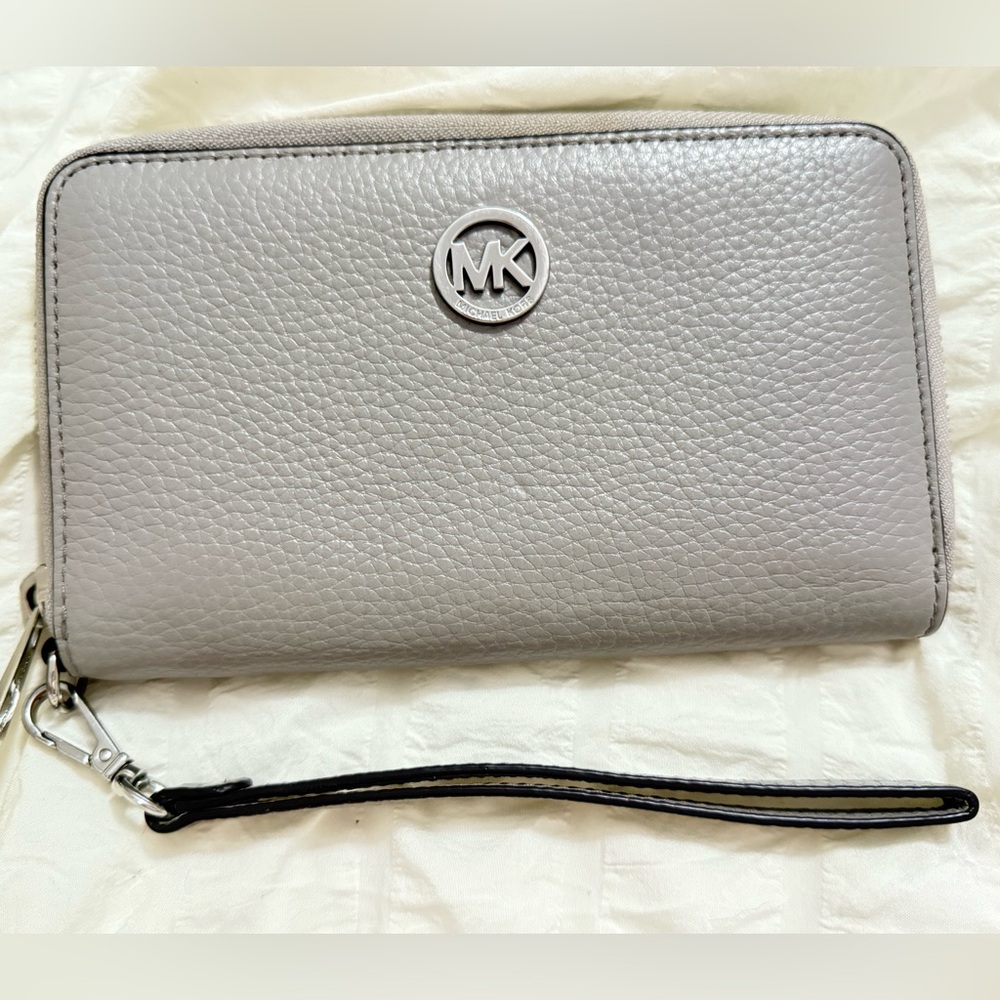 MICHAEL KORS Pebble Leather Jet Set Travel Zip Around Wallet Wristlet